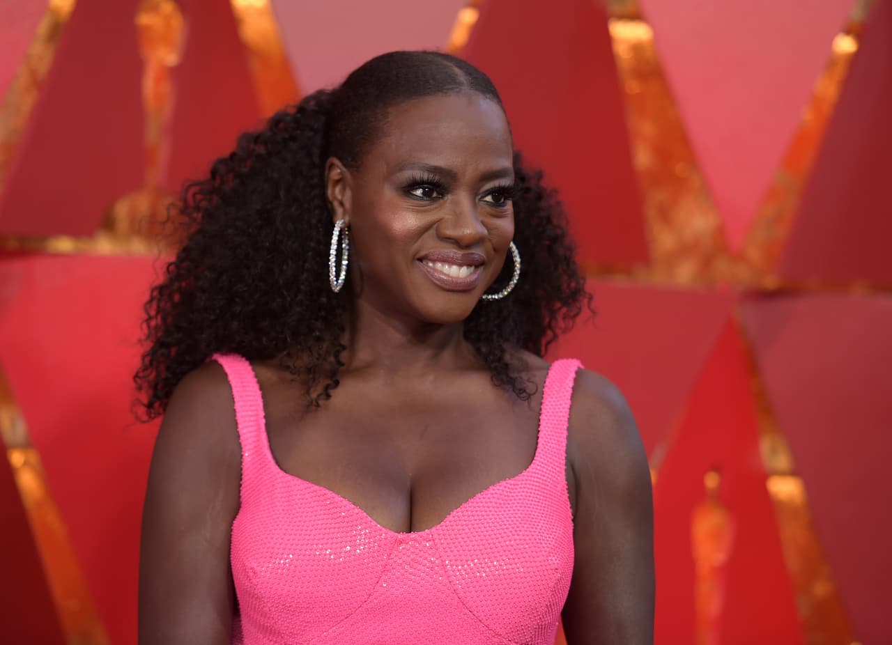 Además de su reconocido trabajo en el cine, ha destacado en la televisión y el teatro; de hecho, ha conseguido ‘triple corona’: Oscar, Emmy y Tony.