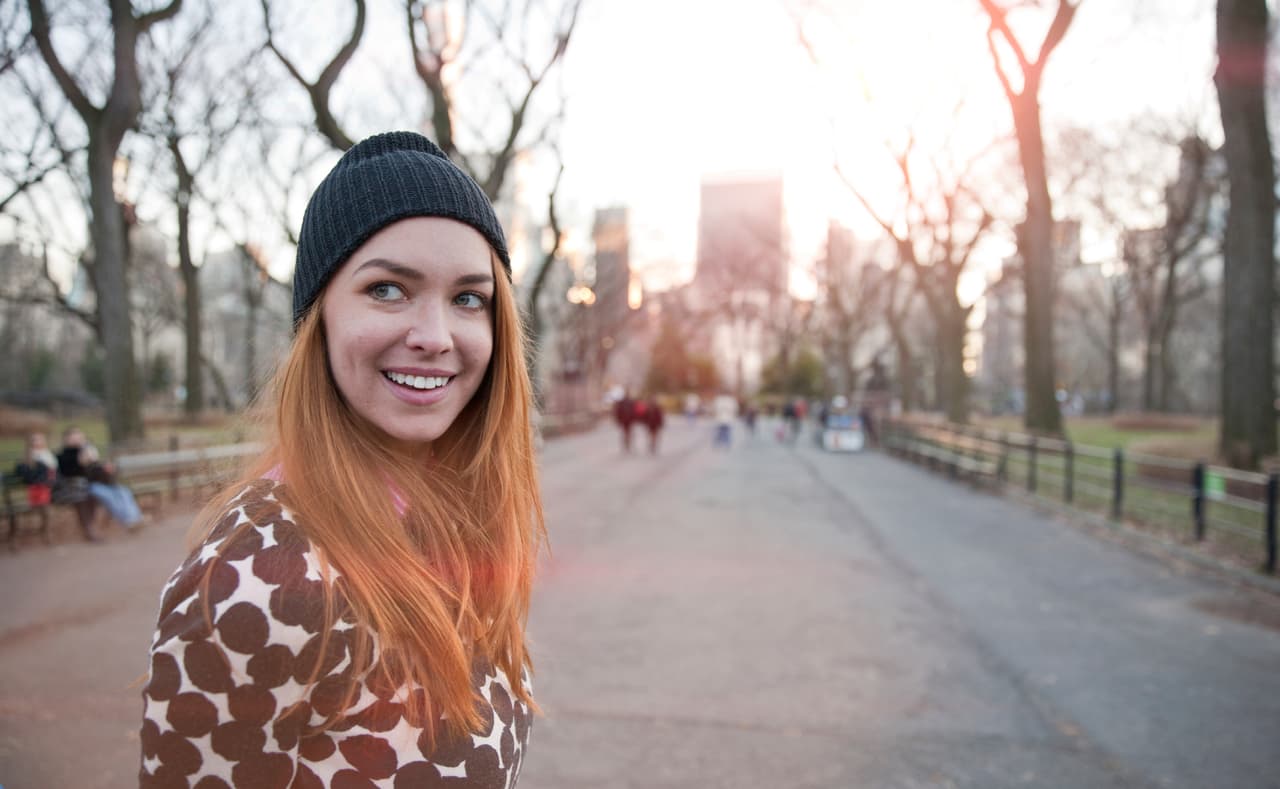 Gratitud. Ni bien despiertes, piensa algo por lo que te sientas agradecido. Ya sea que les des forma de plegaria, de meditación o que lo apuntes en un diario, lo importante es que te ayude a arrancar pensando en positivo. Marcará el tono del resto del día, explicó Warrior.