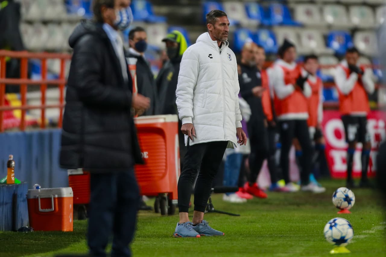 Los Tuzos se fueron con ventaja al descanso tras los tantos de Nicolás Ibáñez y Luis Chávez, pero Ángel Sepúlveda rescató el empate para los Gallos; José Angulo había adelantado a los visitantes.