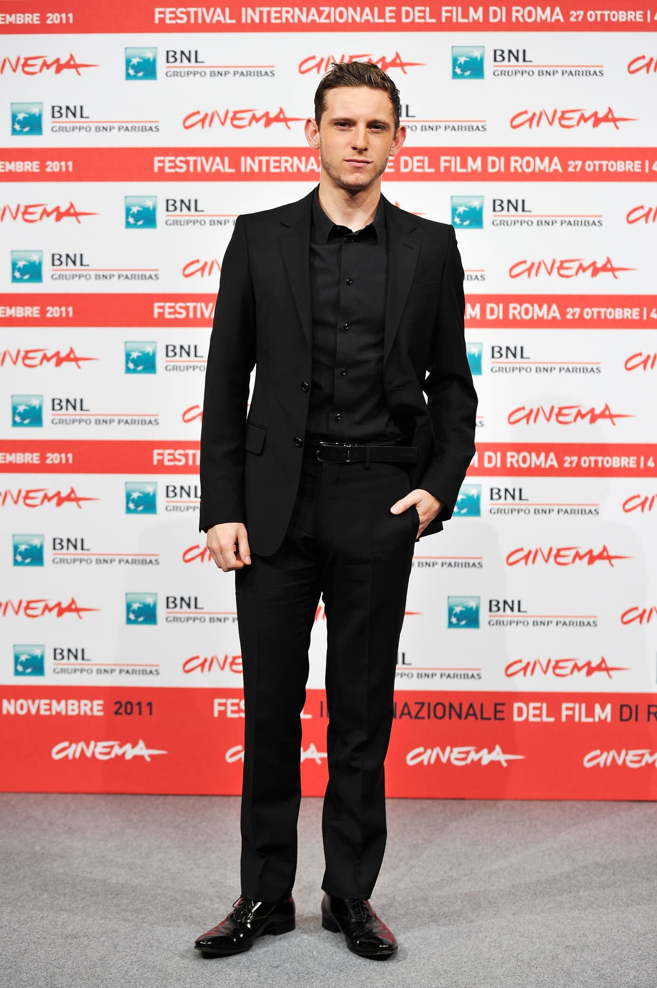 El también bailarín no suele aparecer mucho de traje, aunque sí es su elección en eventos especiales.