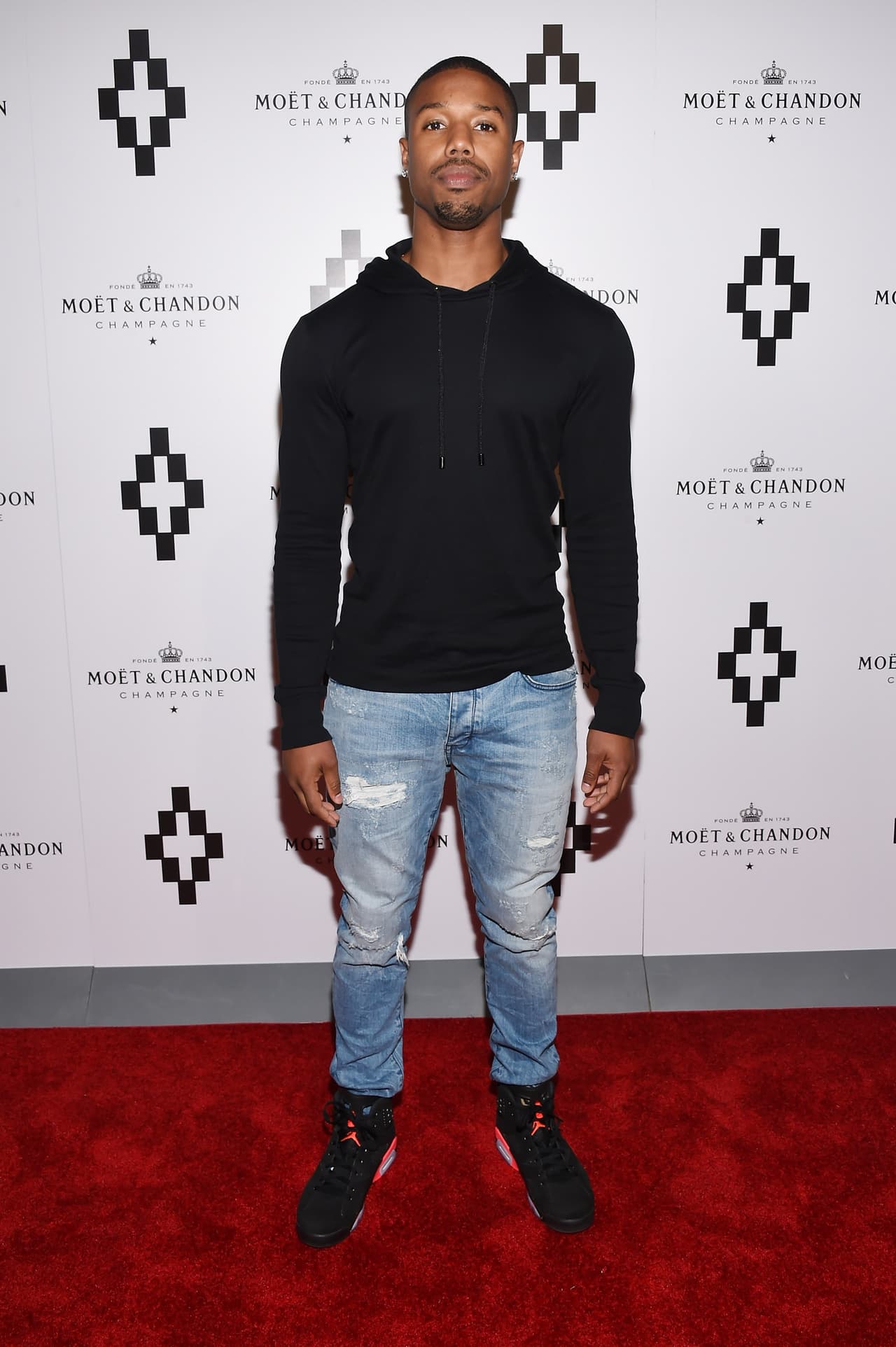 Michael B. Jordan sabe cómo echar chispas con cada uno de sus 'outfits', ya sean casuales o formales.