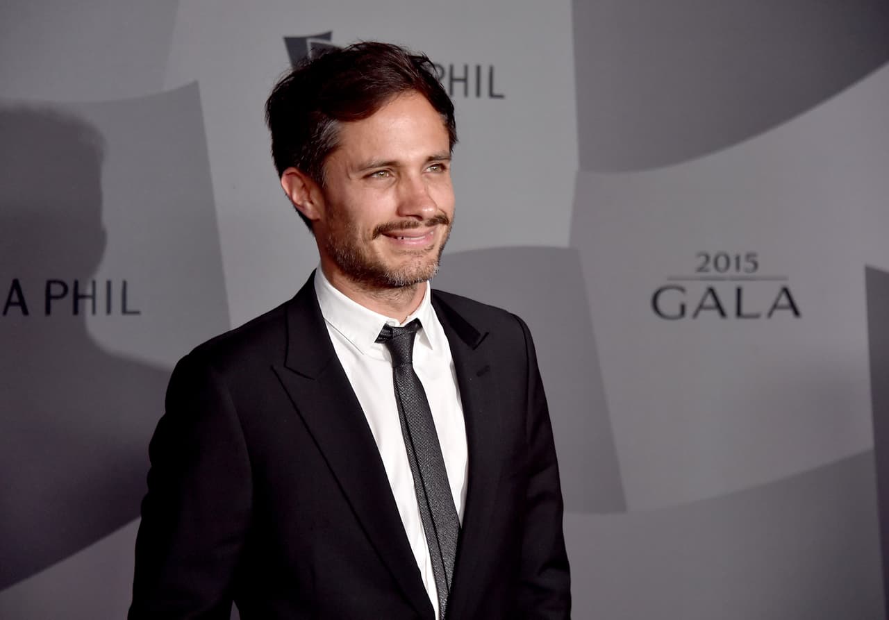 Gael García celebra el próximo estreno de "Neruda"