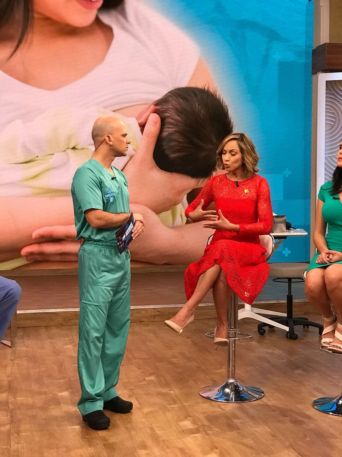 Como mujer y madre de familia, Satcha dijo no entender "cómo es posible que no se designe un área para las madres".