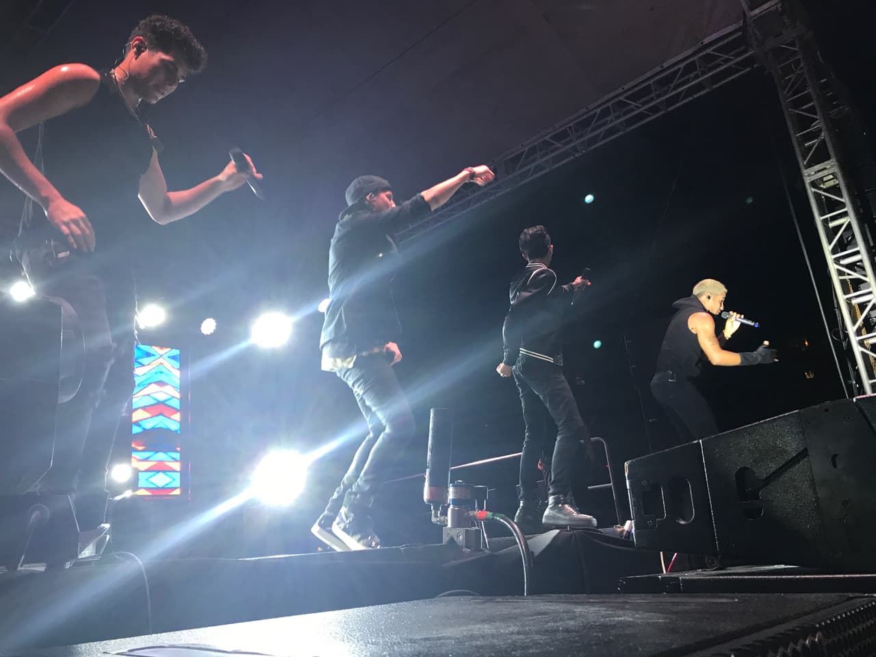 CNCO creó un pandemonio durante su presentación en el KQ Sunset.