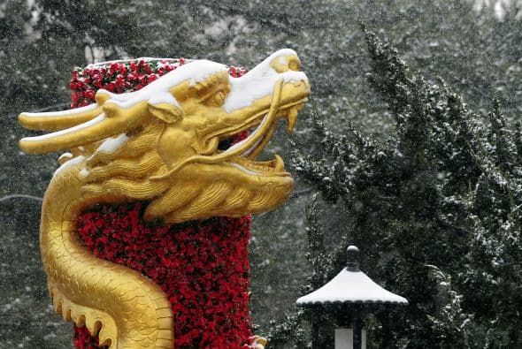 Aries El mes de Aries coincide también con el mes del Dragón en el horóscopo chino y el inicio del año zodiacal. Tu elemento es fuego, y tradicionalmente, el dragón se asocia con las llamas. Por: Profesor Zellagro