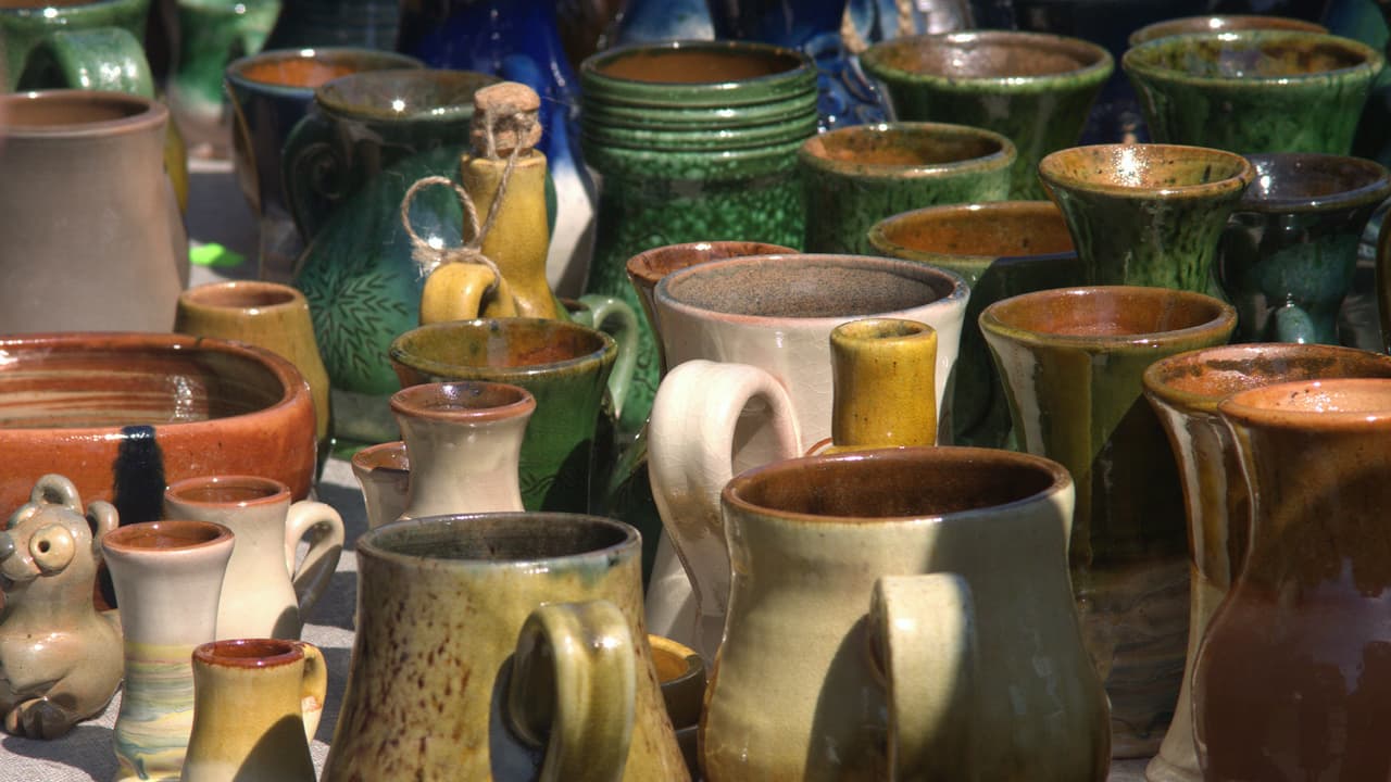 Estas vajillas de cerámica tradicionales pueden causarte intoxicación por plomo, alertan expertos 