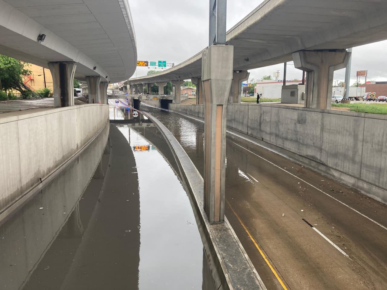 Con el pronóstico de fuertes lluvias,
<b> recuerde estos consejos de seguridad para inundaciones repentinas. </b>
