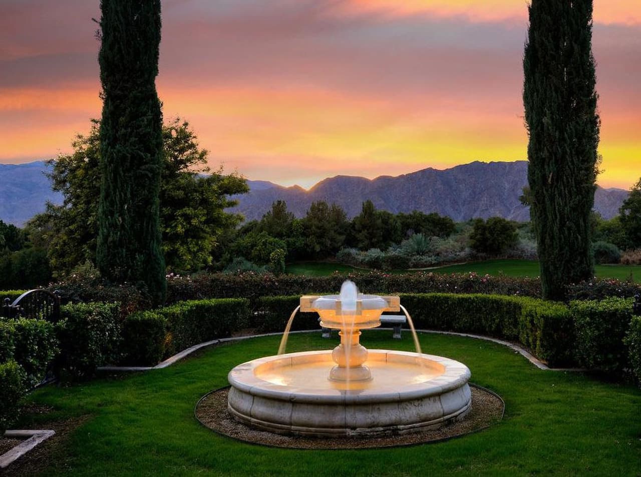 Actualmente, el matrimonio West Kardashian vive en una lujosa mansión en Calabasas, California. Y él tiene varias propiedades más en Chicago.