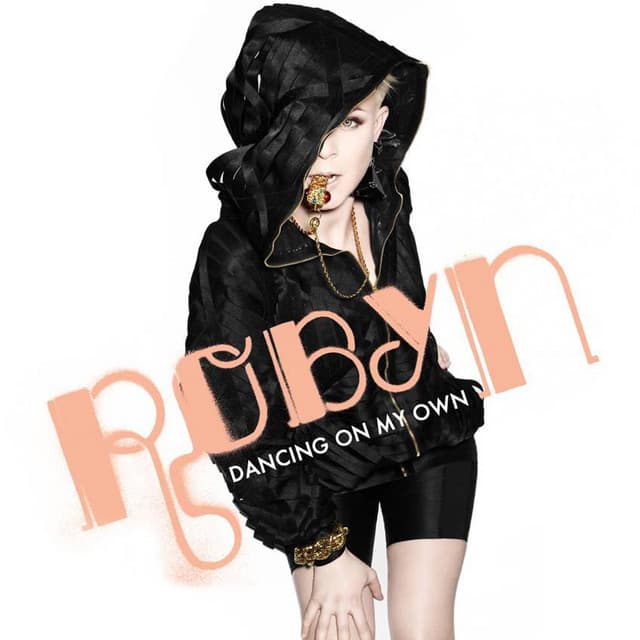 20 Robyn | Dancing on my Own (2010)