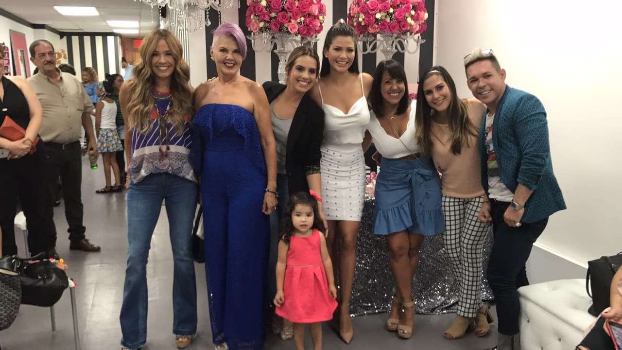 Cada día es una nueva oportunidad de convertir un sueño en realidad y Ana estuvo rodeada de mucho amor y buenos deseos para que la tienda sea todo un éxito.