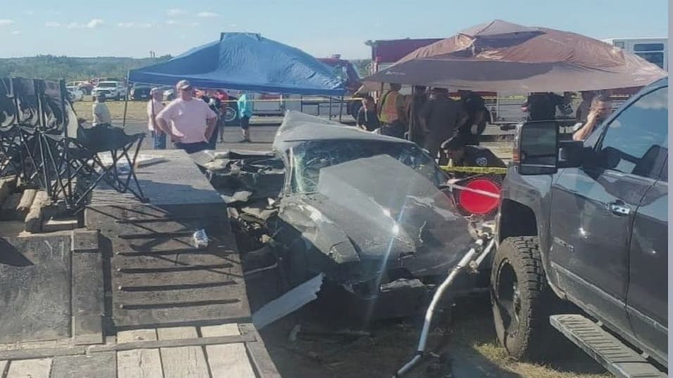 Dos niños mueren luego que un auto de carreras perdiera el control y se estrellara contra los espectadores 
