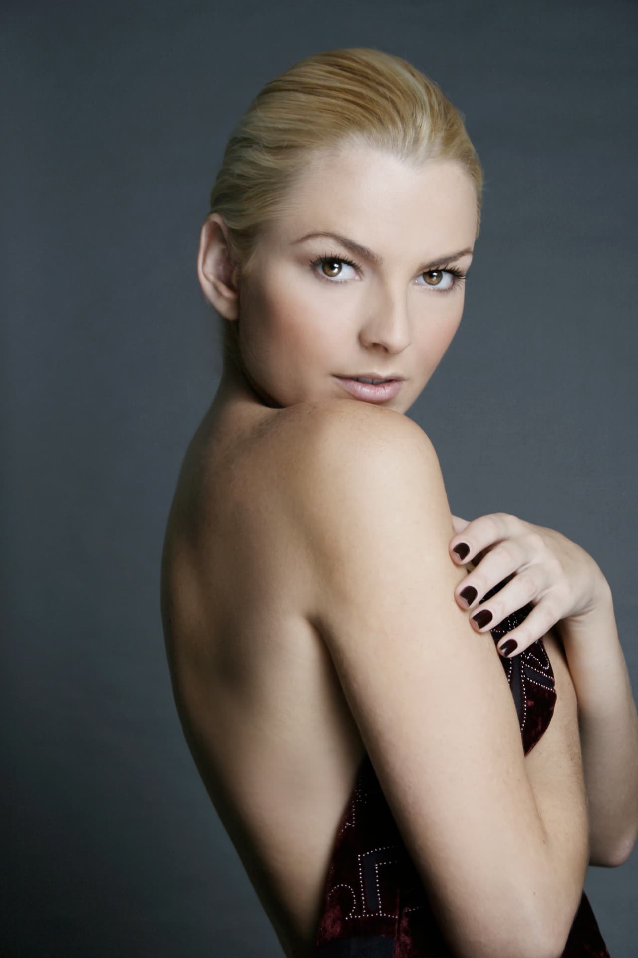 Sin embargo, a inicios de junio de 2017, Julián Gil afirmó que quiere otra pareja.