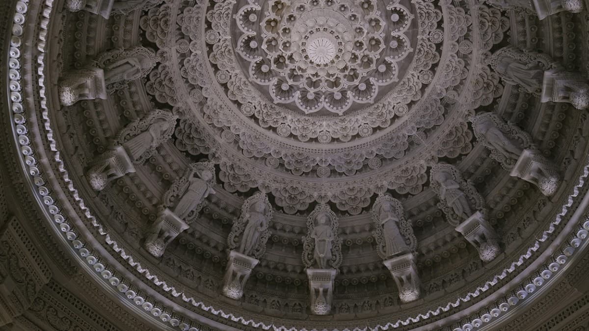 El templo de Robbinsville es uno de los muchos construidos por "Bochasanwasi Shri Akshar Purushottam Swaminarayan Sanstha (BAPS)", una organización cívica y religiosa mundial.
<b>Está ubicado en un terreno de 126 acres</b>.
