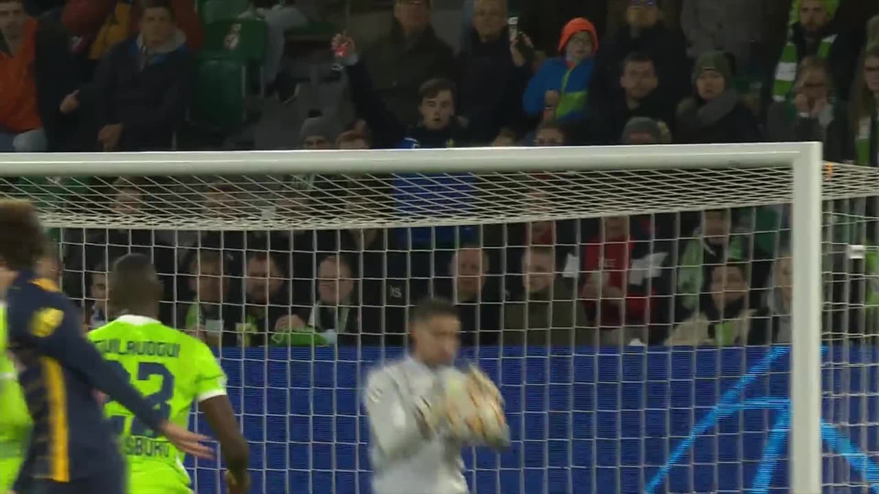 ¡TIRO ATAJADO! disparo por Brenden Aaronson.