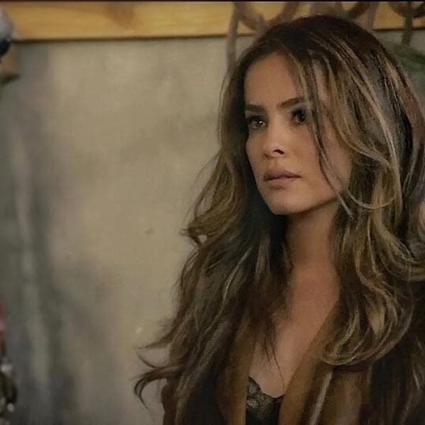 Es una mujer inteligente, trabajadora y de buen corazón, aunque de carácter fuerte.