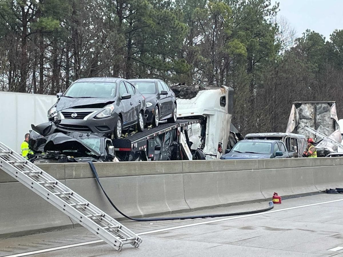 El accidente mayor ocurrió cerca de Big Shanty Road en la I-75 en dirección norte. 
<br>