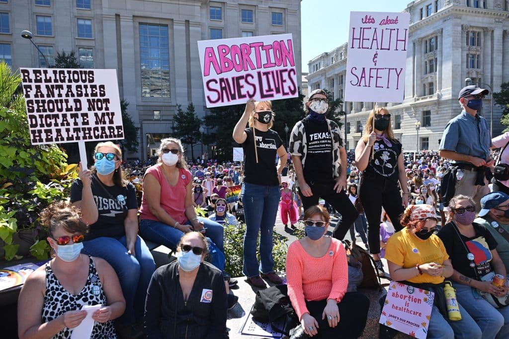 "Luchamos para que el aborto no solo sea legal sino también accesible y sin estigmas", dijo la organización de la 
<a href="https://womensmarch.com" target="_blank">Marcha de las Mujeres</a>.