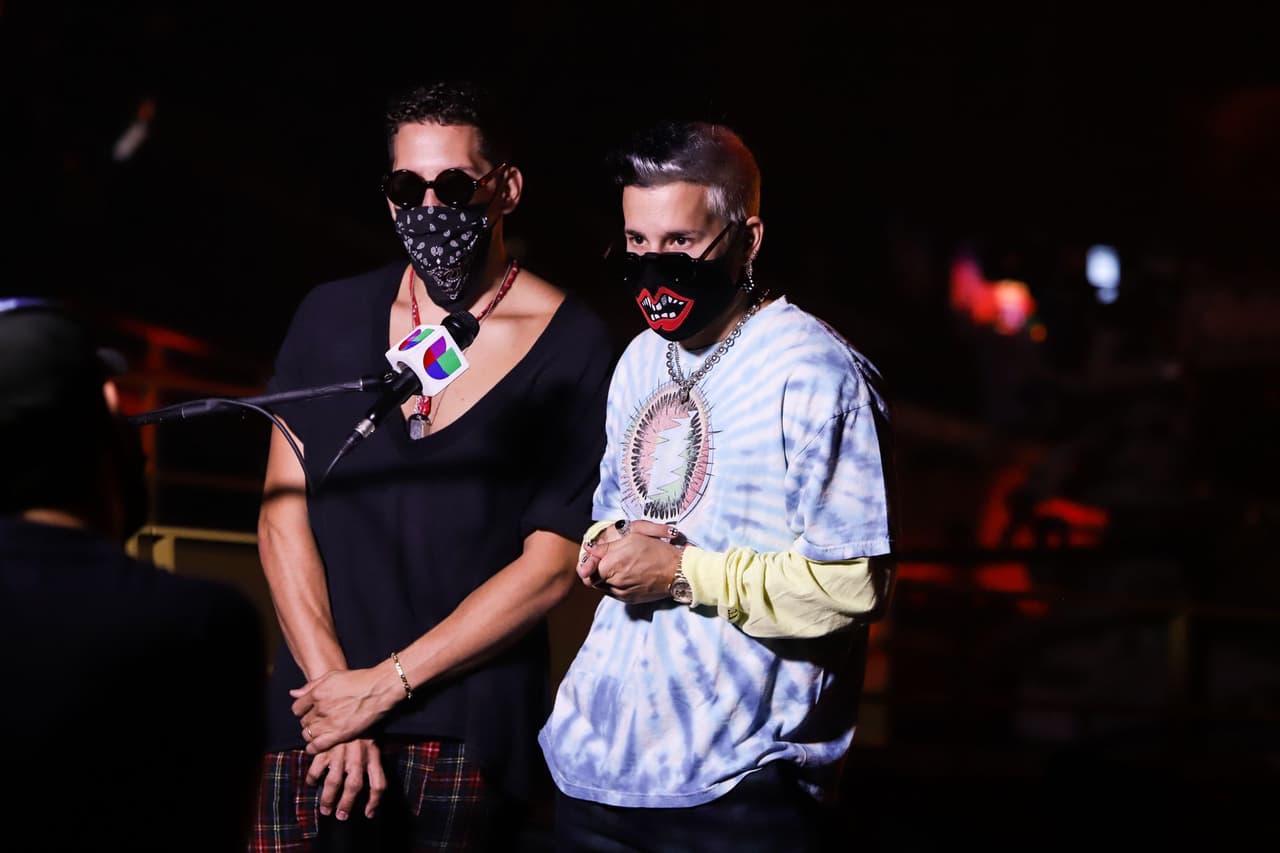 <b>Mau y Ricky</b> ya pasaron lista en los ensayos de Premios Juventud 2020.