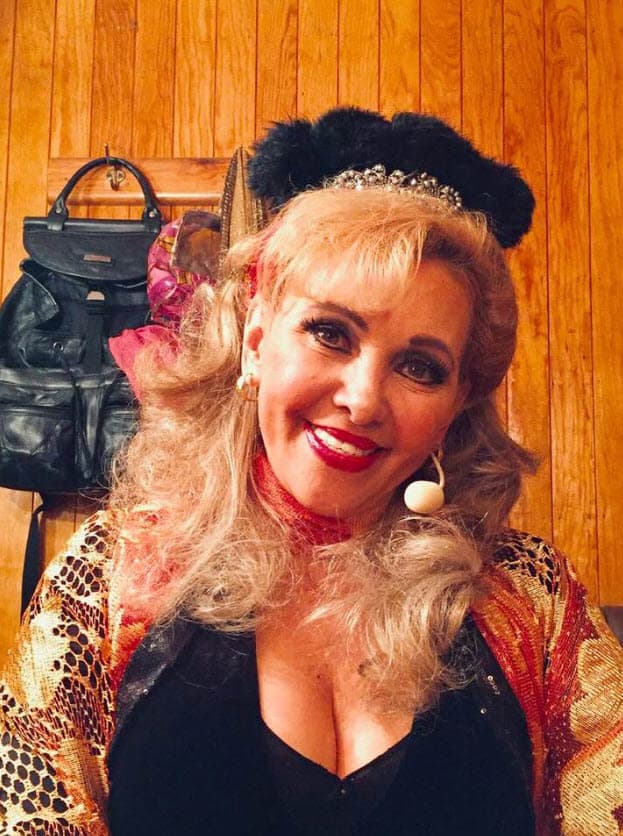 Su pareja sí conoce a su hijo, sin embargo, ella todavía no ha convivido con la familia de Víctor, pero exlicó que muy pronto lo hará.