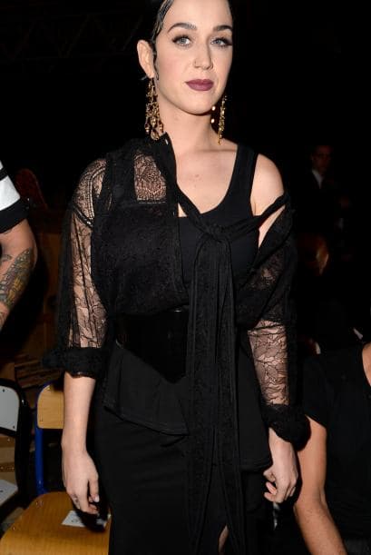 La cantante lucía bastante grande con el outfit que eligió.