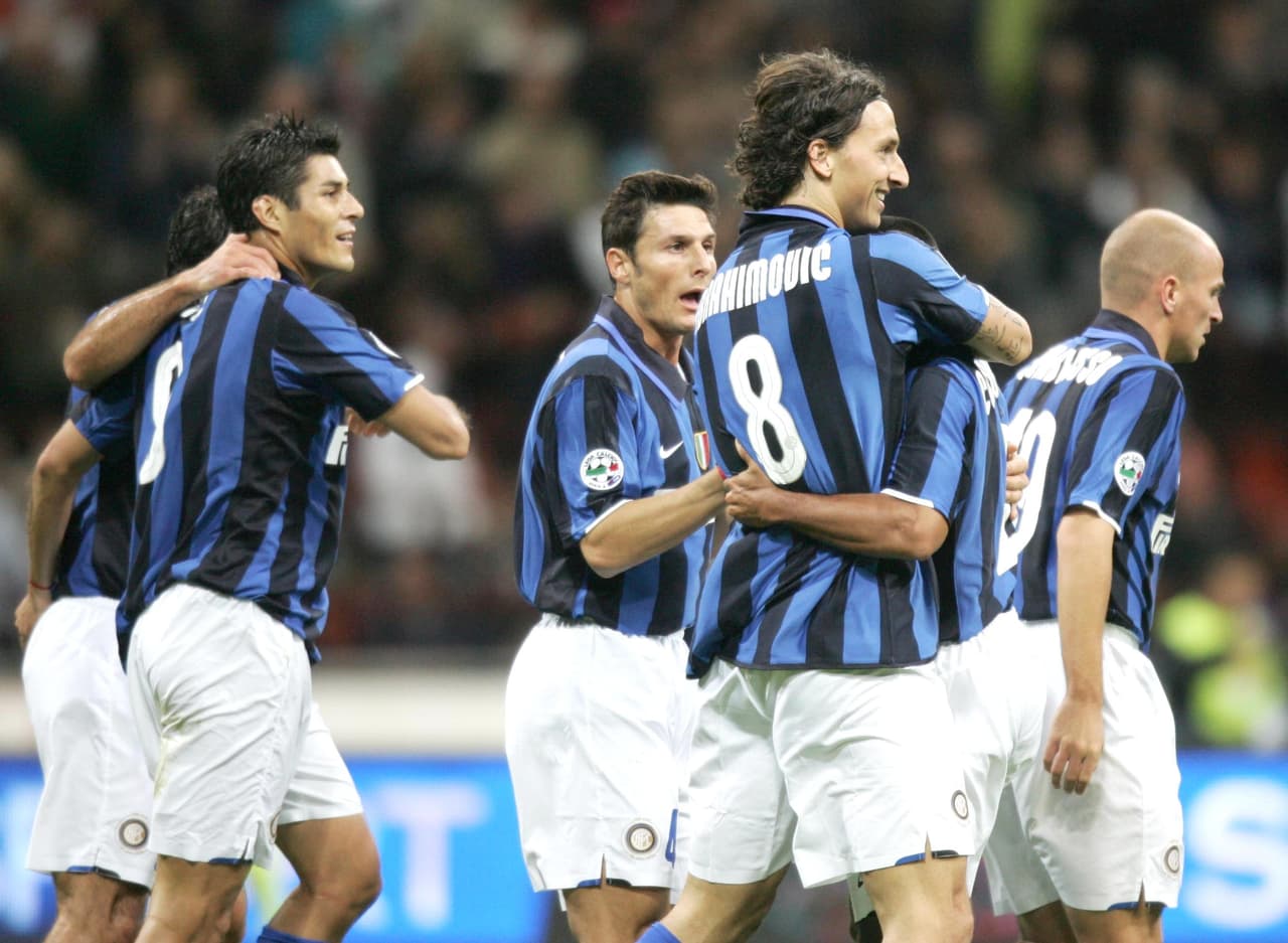 Cuando llegó al Inter de Milan le otorgaron el dorsal '8'. Primera y única vez que usó dicho número.