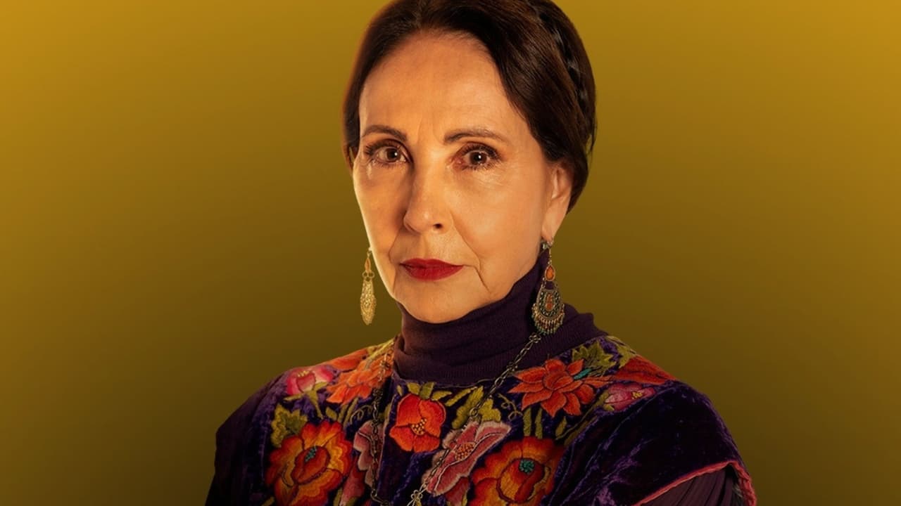 Blanca Reyes es Covadonga de los Reyes, una mujer devota y ambiciosa, abuela de Alba y Camilo. Manipula emocionalmente a sus nietos con el fin de mantener el control de la familia.