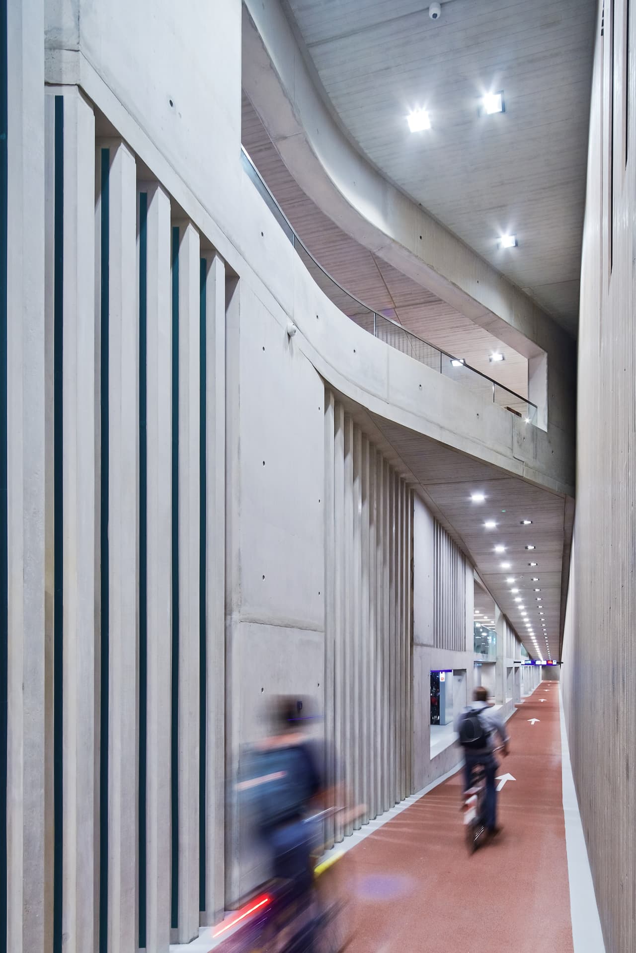 “Este edificio agrega una dimensión arquitectónica emocionante y sorprendente a Utrecht. Circular en bicicleta por este garaje se ha convertido en otra parte de la vida cotidiana en la ciudad y casi una atracción por derecho propio”, dijo Rianne Pape, representante del estudio arquitectónico.