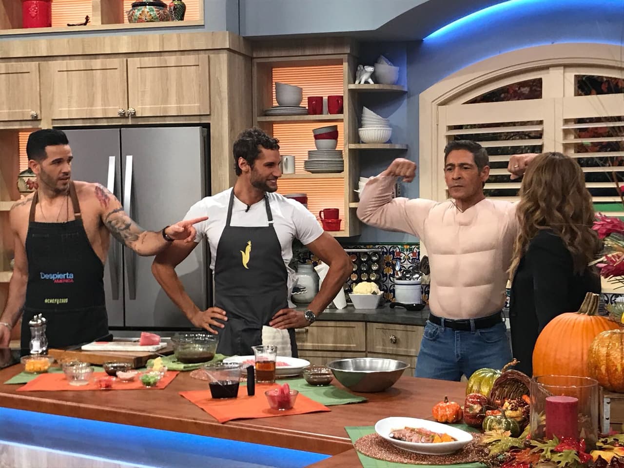 La cocina ya era un alboroto y se hizo más grande con la entrada de Johnny Lozada.