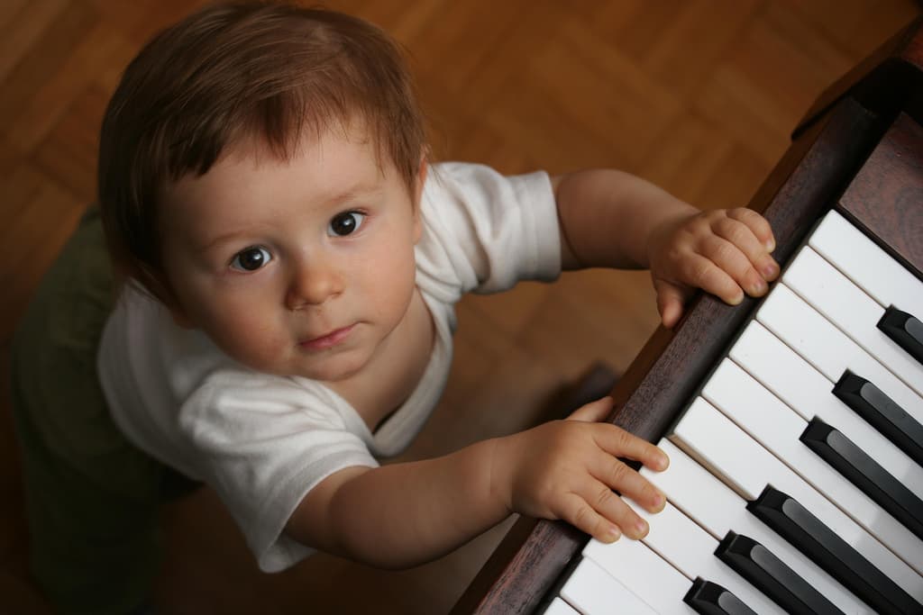 Aprender música puede ayudar a los bebés con el aprendizaje de idiomas y su desarrollo emocional