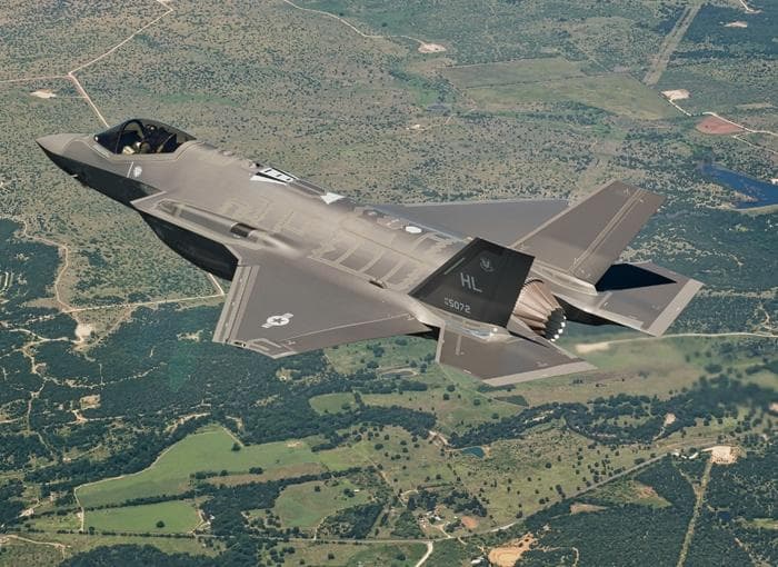 El F_35A, un avión de combate que llega donde otros no pueden