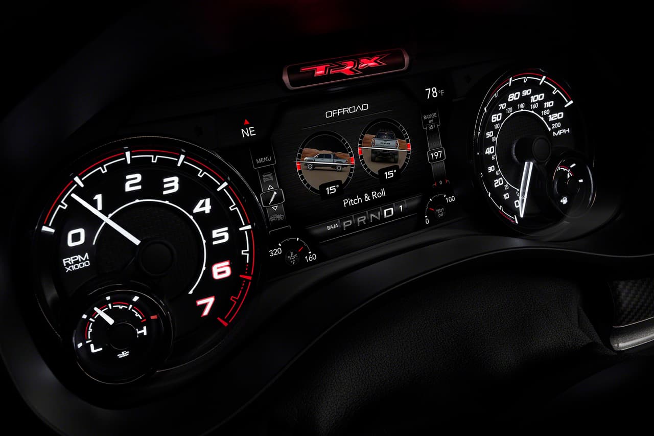 Al igual que los modos en carretera, los modos de conducción todoterreno controlan varios sistemas, incluido el sistema de tracción en las cuatro ruedas, la respuesta del acelerador, la transmisión, las paletas de cambio, la suspensión y la dirección.