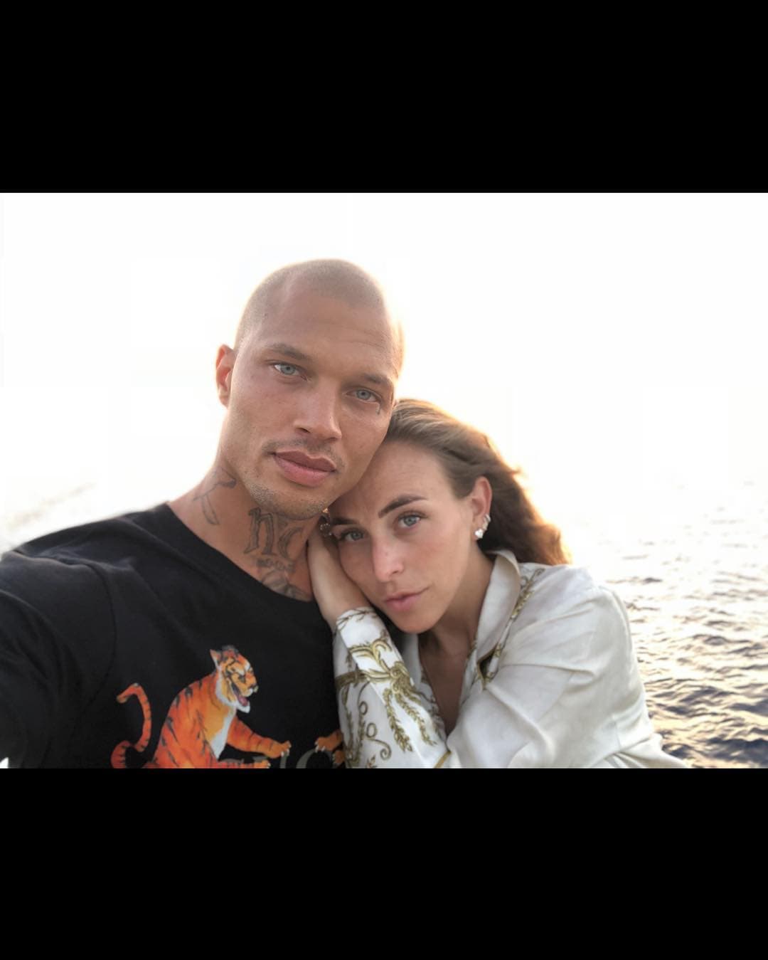 Sin embargo, horas después de su aparición en la alfombra roja del Festival de Cannes con la modelo Andreea Sasu, Jeremy Meeks decidió hablar sobre los comentarios y lo hizo a través de sus redes sociales.
