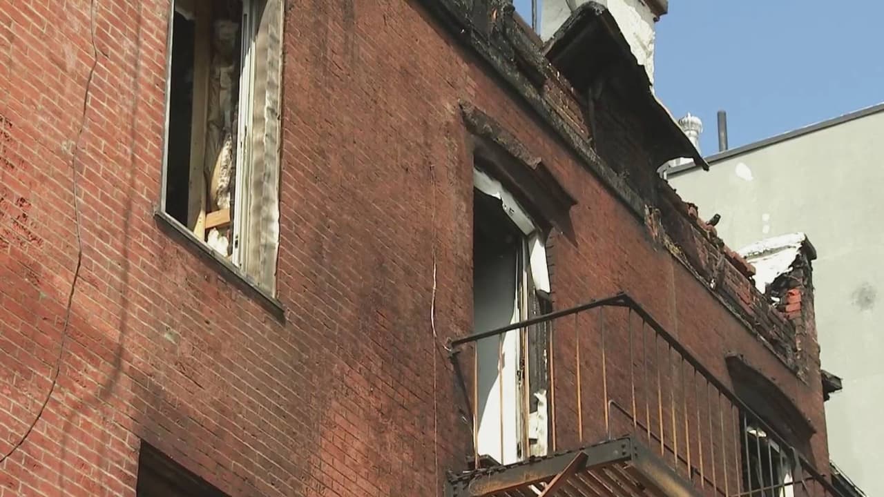 El incendio habría iniciado en un restaurante, pero se propagó rápidamente hacia las unidades residenciales y otros negocios. Fueron necesarios tres camiones de bomberos para apagar las llamas y los trabajos duraron dos horas. En el lugar permanecen equipos para remover los escombros y las autoridades siguen investigando para determinar las causas de la emergencia. Hasta el momento se sabe que seis bomberos resultaron con heridas leves.