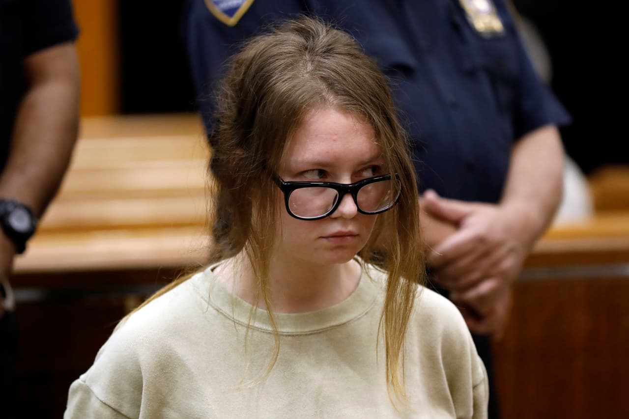 Anna Sorokin, en una corte en Nueva York durante su juicio.