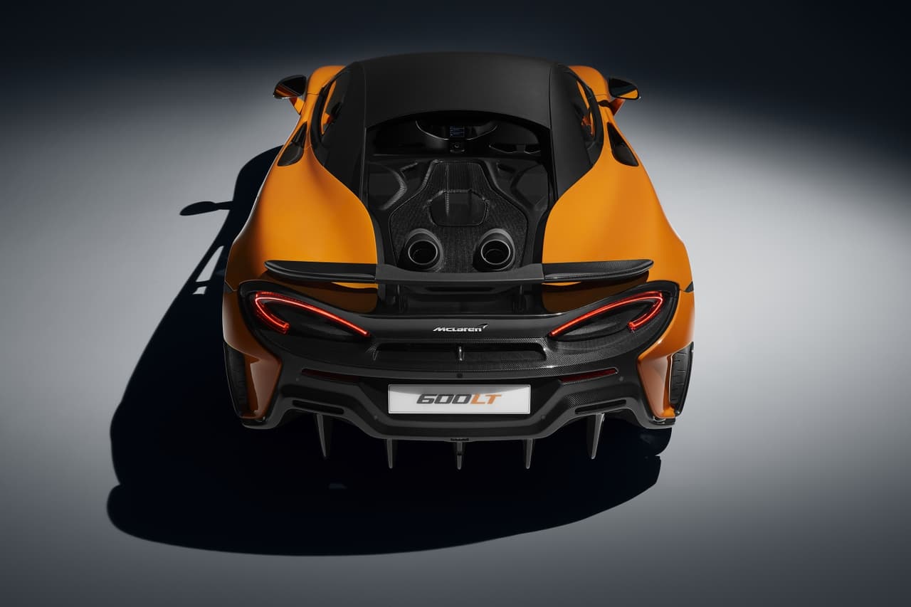 La familia LongTail (LT) anteriormente tuvo a los McLaren 675LT, 675LT Spider y F1 GTR Longtail dentro de la familia y siempre se han caracterizado por su dinamismo y ligereza. El segundo de ellos, el 675 LT Spider, fue lanzado en una edición de 500 unidades, la cual se vendió por completo en dos semanas.