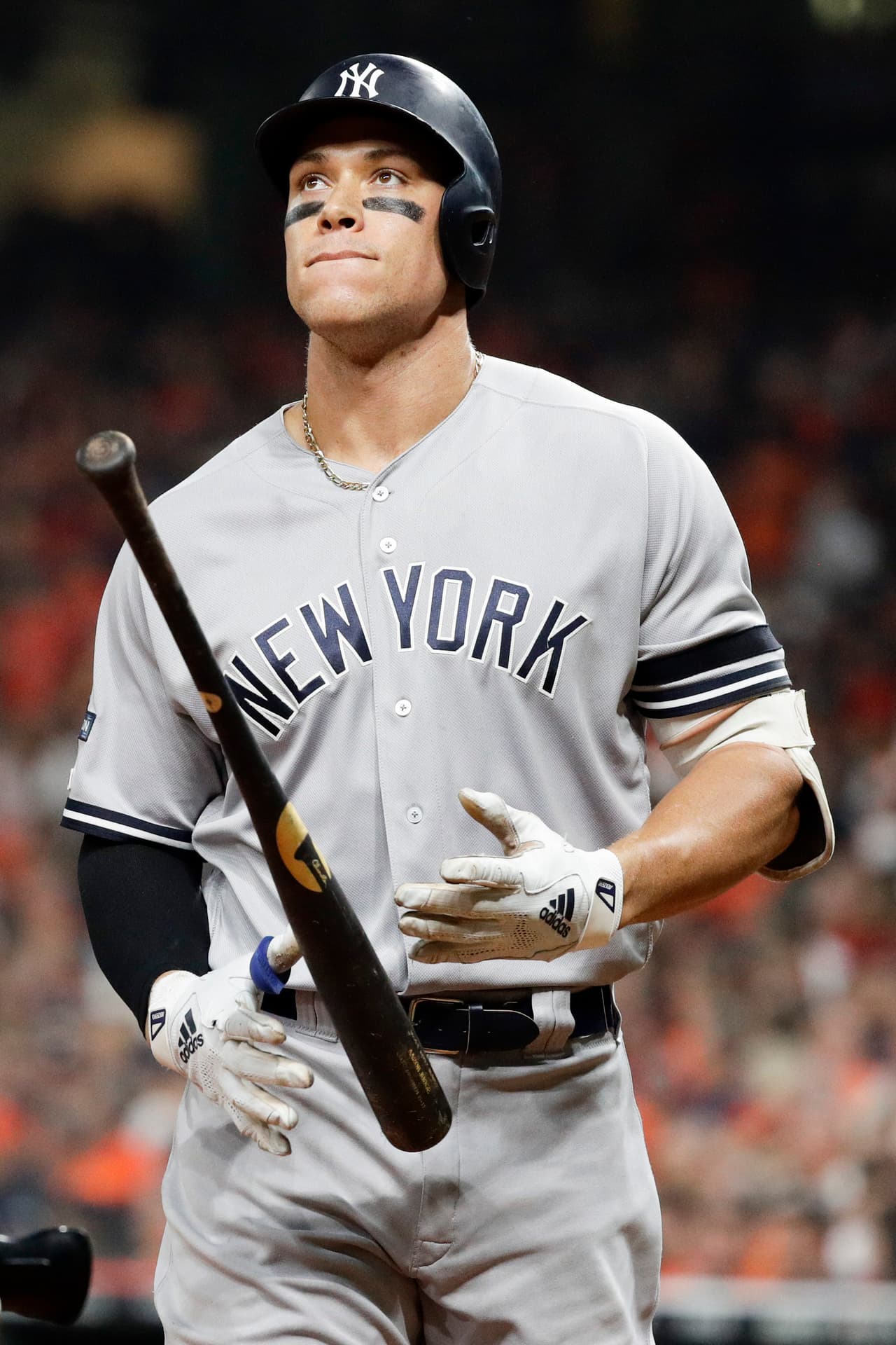 Carlos Correa conectó un jonrón en la décima primera entrada para superar 3-2 a los Yankees. El partido duró cerca de 5 horas y acabó con victoria para los Astros.