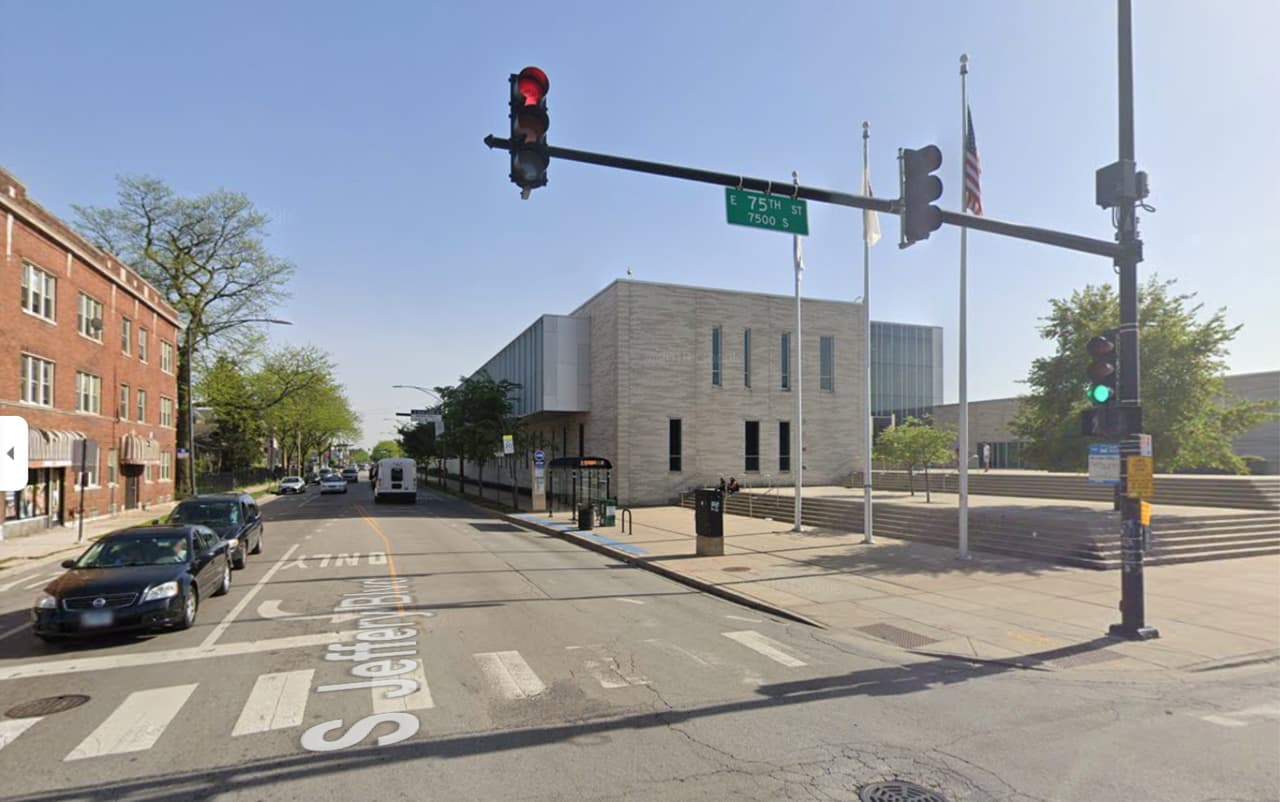 Buscan a sospechosa que trató de llevarse un niño en South Shore; le puso una bolsa plástica en la cabeza