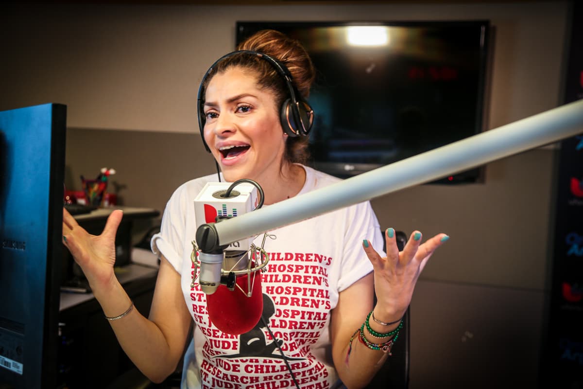 En vivo y con mucha emoción invitando a los radio escuchas a donar.