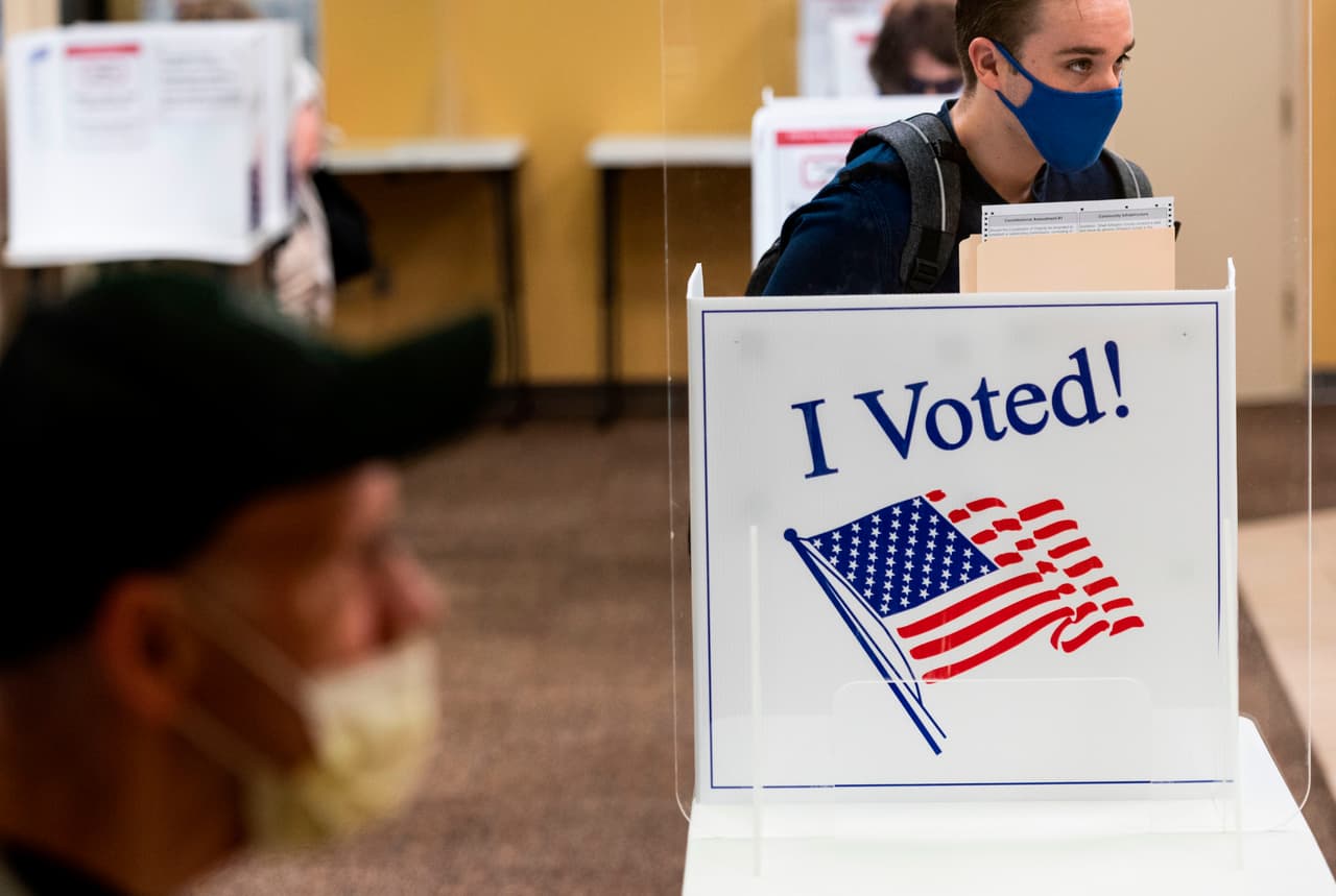 Condado Galveston emite una orden para permitir a electores poder votar con o sin mascarilla