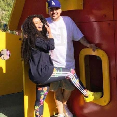 Marty Singer, representante legal de Rob Kardashian, explicó que su cliente 
<b>"cooperó plenamente"</b> con las autoridades para la investigación del incidente.
<br>