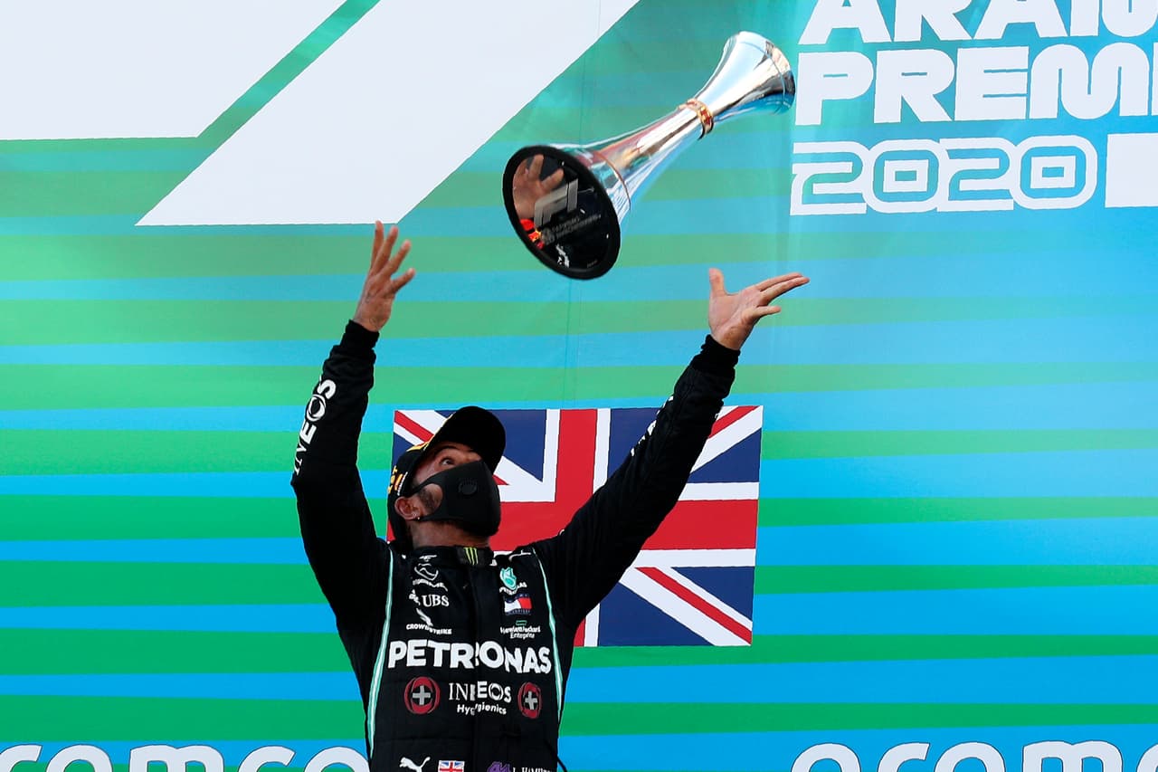 Hamilton ejecutó una casi perfecta carrera en el Gran Premio de España, liderando cada una de las vueltas. Verstappen se queda en la segunda posición, mientras que Bottas logra la tercera posición. El mexicano, 'Checo' Pérez quedó en quinto lugar.