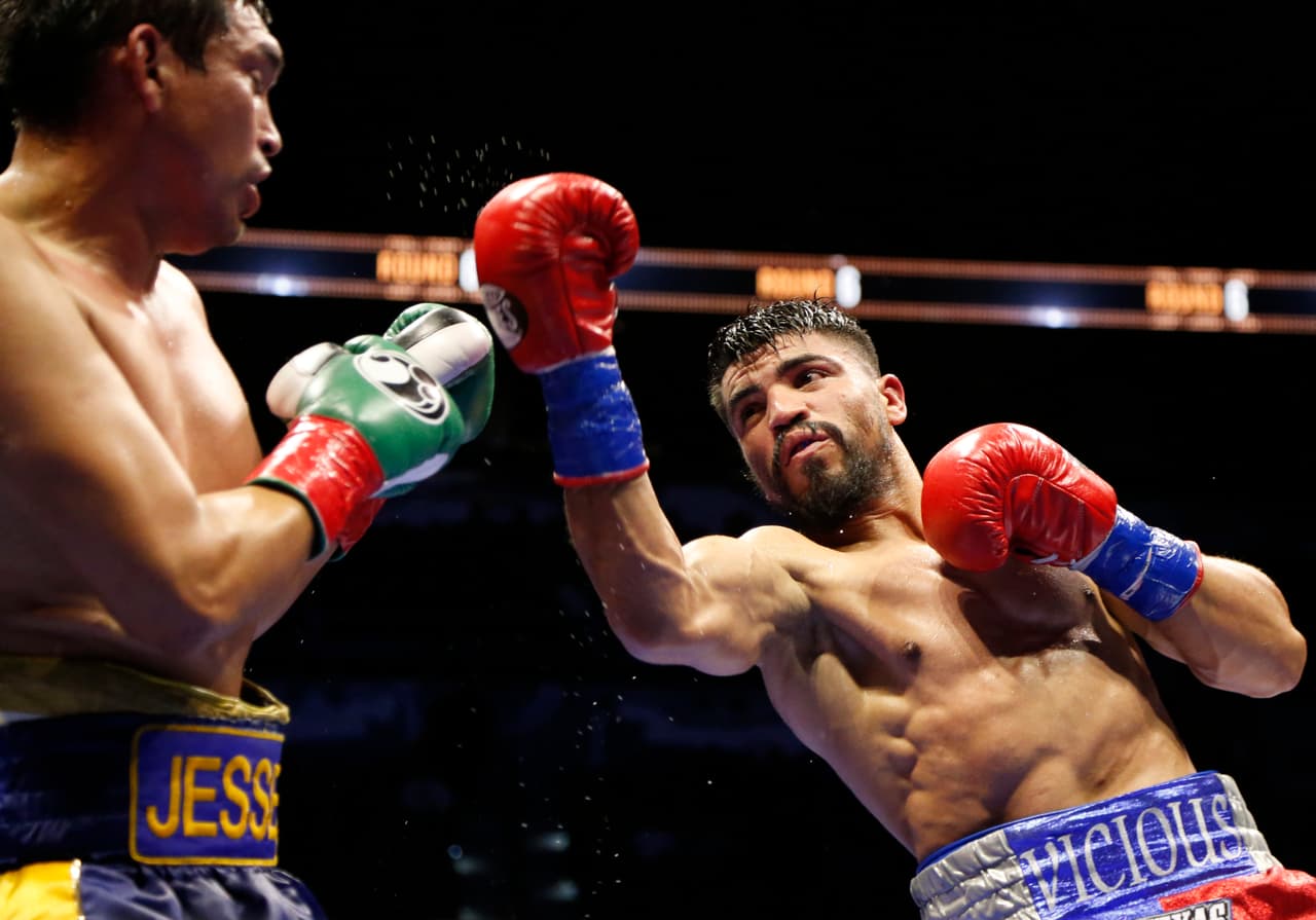 Víctor Ortiz regresó con TKO sobre Gilberto Sánchez 