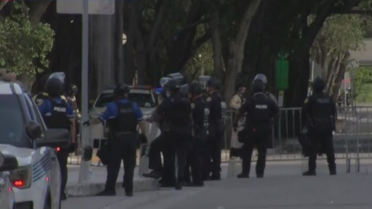 “No habrá tolerancia con las personas”: alcalde de Miami sobre toque de queda
