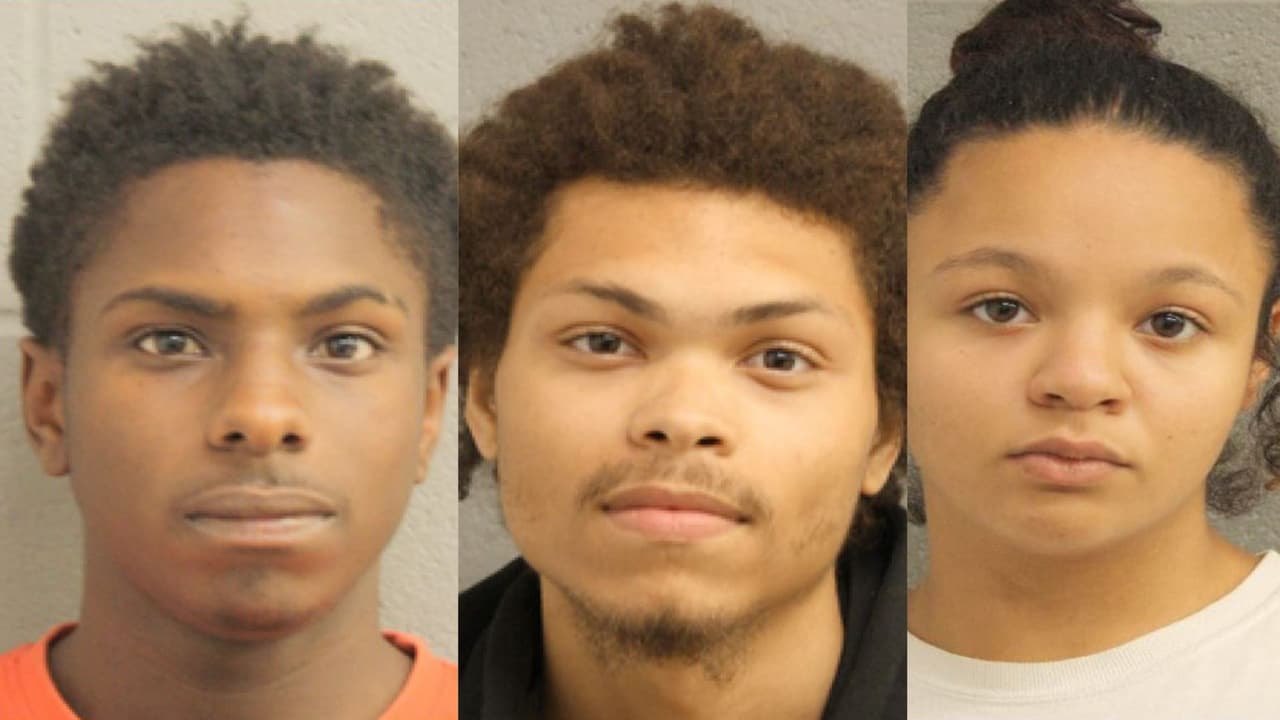 Estos tres jóvenes están acusados de encerrar a un niño en una secadora de ropa por más de cinco minutos