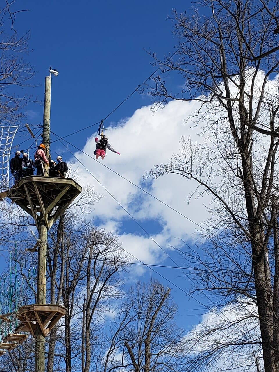 <b><a href="https://refreshingmountain.com/">Refreshing Mountain</a></b>. Es un resort que ofrece retiros grupales, alquiler de cabañas, salas de escape y una variedad de actividades al aire libre, incluidas las Zip Lines.
<br>
<br>
<b><a href="https://g.page/RefreshingMountain?share">Cómo llegar</a></b>