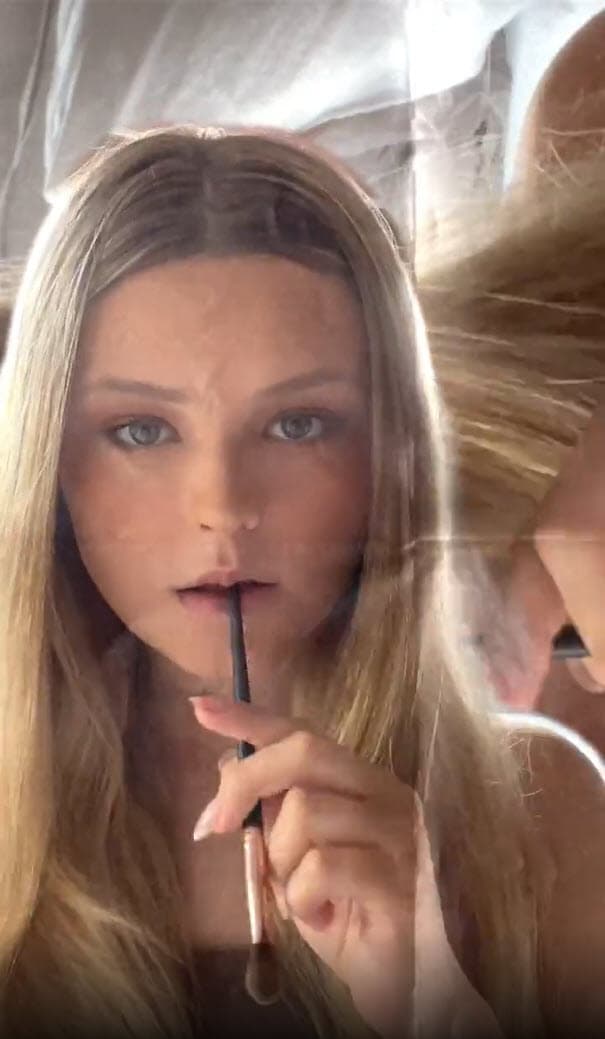 También comparte algunos videos de automaquillaje en su perfil de Instagram.
<br>