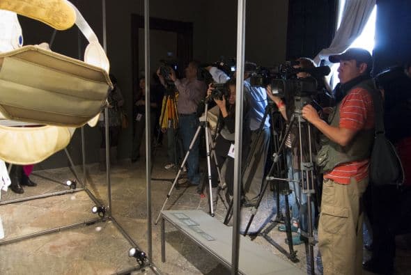 Una de las salas está dedicada a nueve vestidos de tehuana, unas prendas femeninas típicas del istmo de Tehuantepec, en el sur de México, de donde era originaria la madre de Frida.