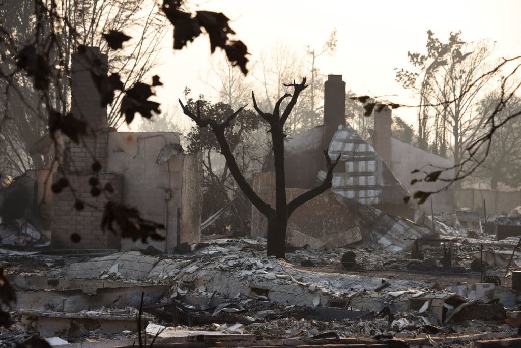 La pesadilla de perderlo todo y la desconfianza en los refugios: así viven los hispanos los incendios en California