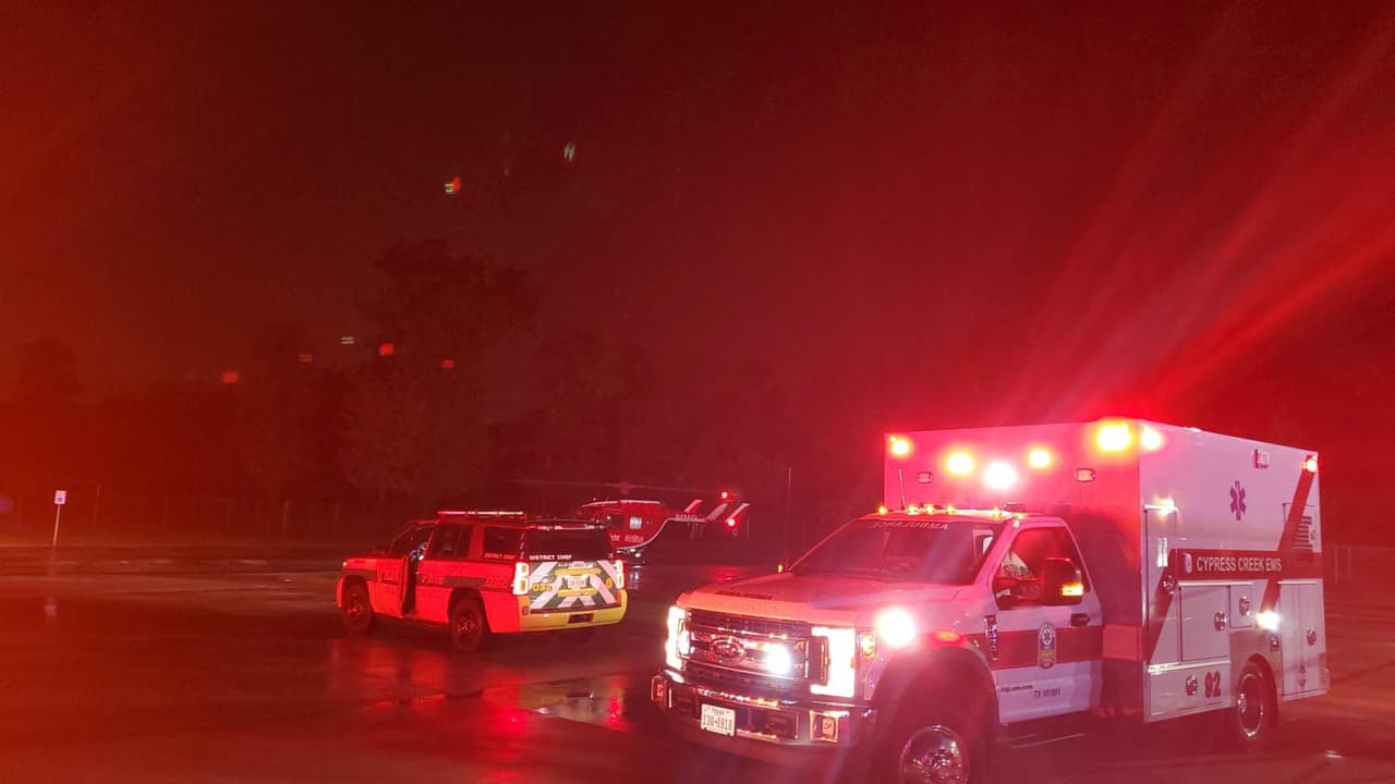 Un hombre aparentemente es impactado por un rayo al noroeste de Houston 