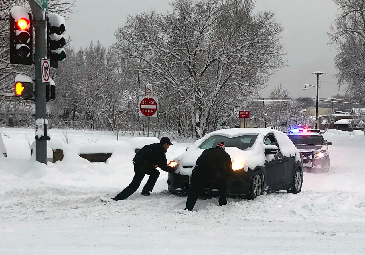 Autoridades anunciaron que la carretera que conduce al parque estatal Tonto Natural Bridge estaría cerrada parte del 26 y 27 de diciembre debido a las condiciones peligrosas de la vía.